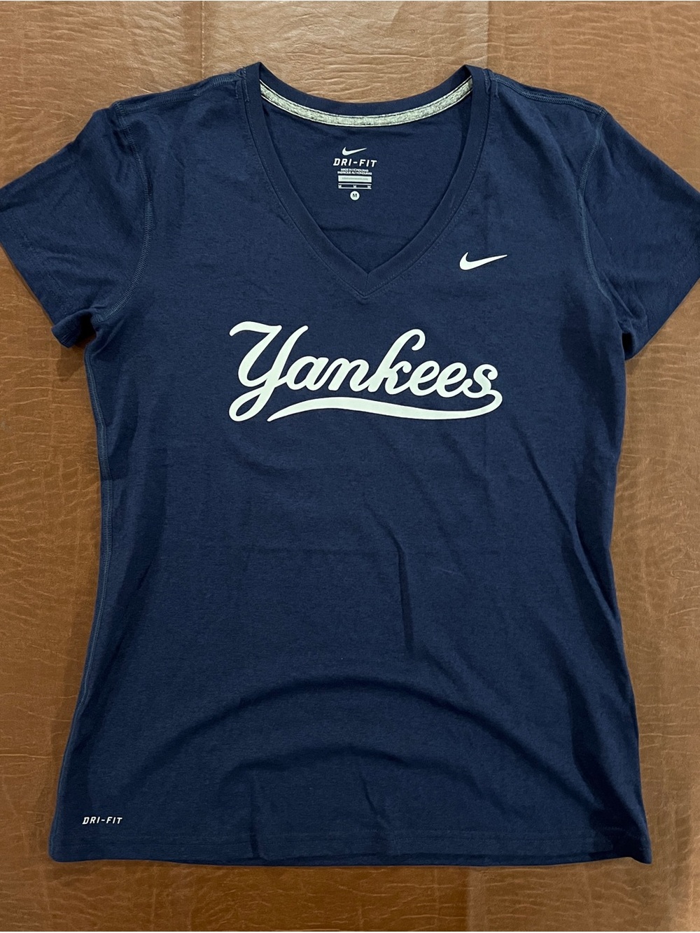 Nike DRI-Fit Women’s New York Yankees V-Neck Shirt Top - Medium
